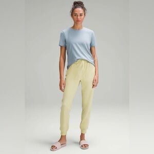 Lululemon Stretch High-Rise Jogger *Full Length
Finch Yellow Women’s Size 4 Run